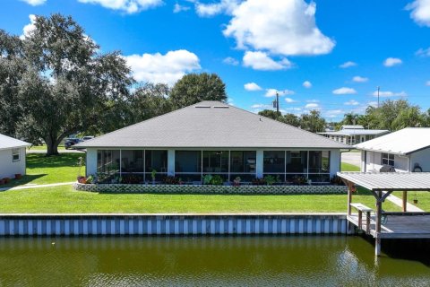 House in Okeechobee, Florida 3 bedrooms, 185.43 sq.m. № 2082020 - photo 5