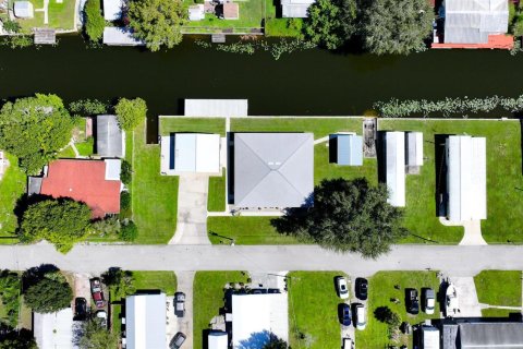 House in Okeechobee, Florida 3 bedrooms, 185.43 sq.m. № 2082020 - photo 6