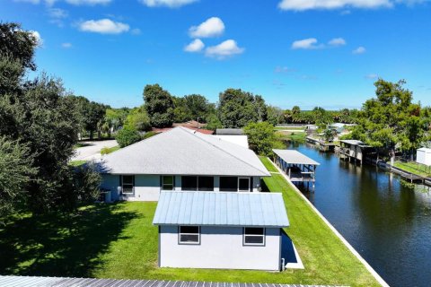 House in Okeechobee, Florida 3 bedrooms, 185.43 sq.m. № 2082020 - photo 9