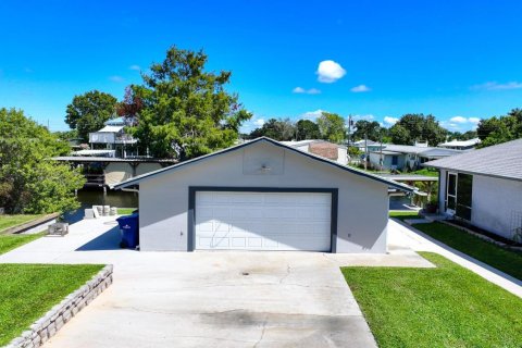 House in Okeechobee, Florida 3 bedrooms, 185.43 sq.m. № 2082020 - photo 14