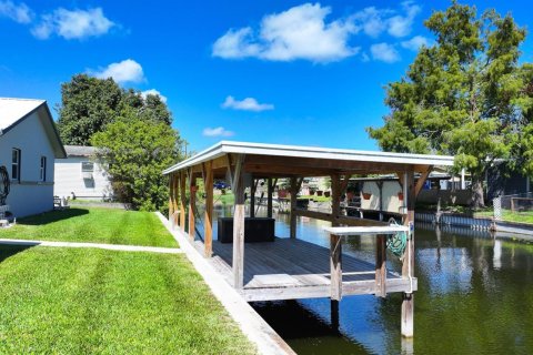 House in Okeechobee, Florida 3 bedrooms, 185.43 sq.m. № 2082020 - photo 11