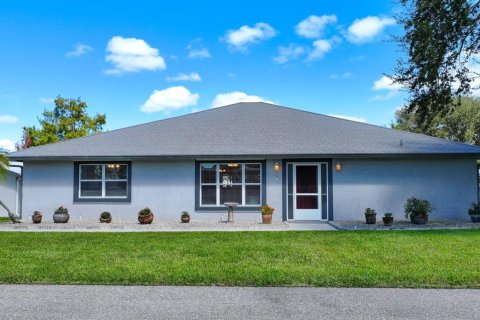 House in Okeechobee, Florida 3 bedrooms, 185.43 sq.m. № 2082020