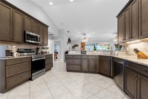 House in Okeechobee, Florida 3 bedrooms, 185.43 sq.m. № 2082020 - photo 19