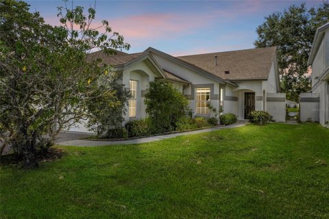 House in Orlando, Florida 4 bedrooms, 158.68 sq.m. № 1885401 - photo 1