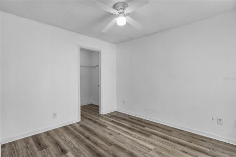 House in Orlando, Florida 4 bedrooms, 158.68 sq.m. № 1885401 - photo 14