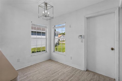 House in Orlando, Florida 4 bedrooms, 158.68 sq.m. № 1885401 - photo 3