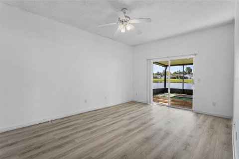 House in Orlando, Florida 4 bedrooms, 158.68 sq.m. № 1885401 - photo 6
