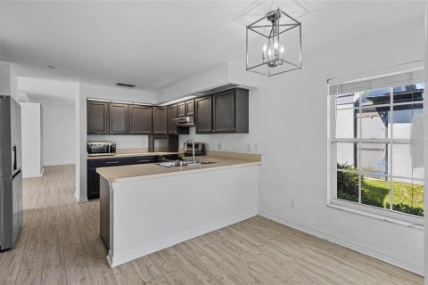 House in Orlando, Florida 4 bedrooms, 158.68 sq.m. № 1885401 - photo 30