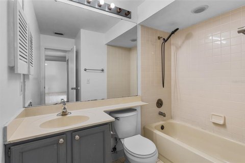 House in Orlando, Florida 4 bedrooms, 158.68 sq.m. № 1885401 - photo 15
