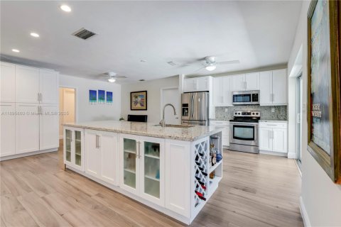 Купить виллу или дом в Пальметто-Бей, Флорида 3 спальни, 147.9м2, № 1948286 - фото 10