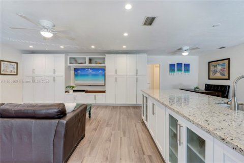 Купить виллу или дом в Пальметто-Бей, Флорида 3 спальни, 147.9м2, № 1948286 - фото 9