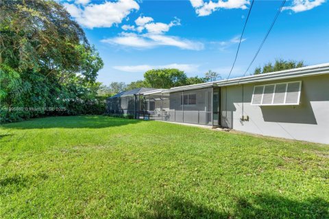 Купить виллу или дом в Пальметто-Бей, Флорида 3 спальни, 147.9м2, № 1948286 - фото 27