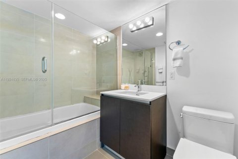 Copropriété à vendre à Miami Beach, Floride: 2 chambres, 104.79 m2 № 1983081 - photo 22