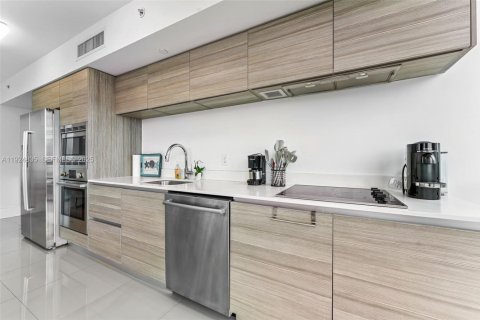 Copropriété à vendre à Miami Beach, Floride: 2 chambres, 104.79 m2 № 1983081 - photo 12