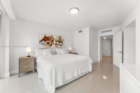 Copropriété à vendre à Miami Beach, Floride: 2 chambres, 104.79 m2 № 1983081 - photo 15