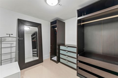 Copropriété à vendre à Miami Beach, Floride: 2 chambres, 104.79 m2 № 1983081 - photo 17