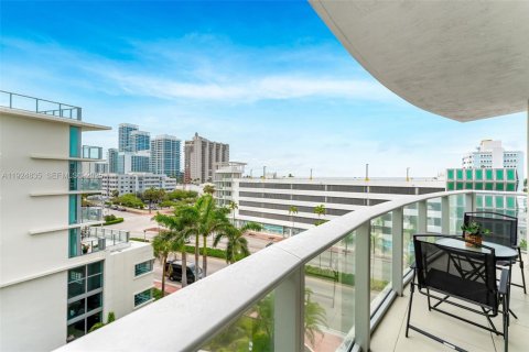 Copropriété à vendre à Miami Beach, Floride: 2 chambres, 104.79 m2 № 1983081 - photo 16