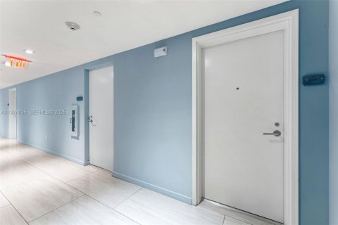 Copropriété à vendre à Miami Beach, Floride: 2 chambres, 104.79 m2 № 1983081 - photo 4