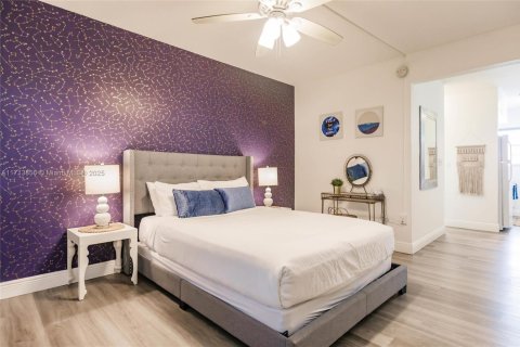 Condominio en venta en Miami Beach, Florida, 37.25 m2 № 1783723 - foto 1
