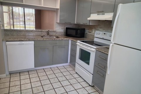 Copropriété à vendre à Pembroke Pines, Floride: 2 chambres, 91.04 m2 № 2242019 - photo 3