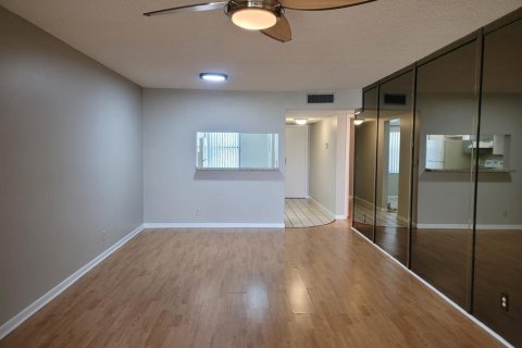 Copropriété à vendre à Pembroke Pines, Floride: 2 chambres, 91.04 m2 № 2242019 - photo 25