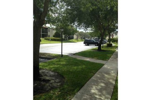 Copropriété à vendre à Pembroke Pines, Floride: 2 chambres, 91.04 m2 № 2242019 - photo 29