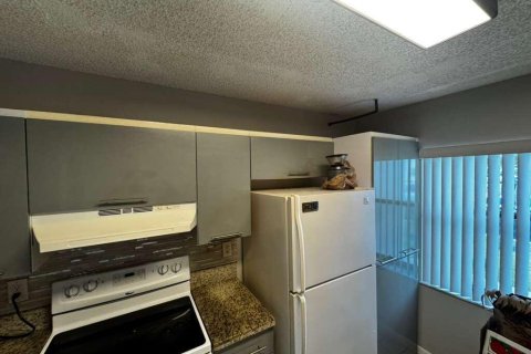 Copropriété à vendre à Pembroke Pines, Floride: 2 chambres, 91.04 m2 № 2242019 - photo 4