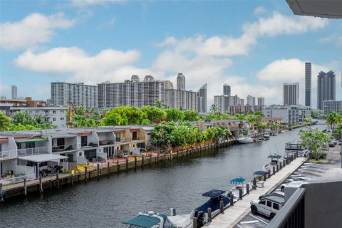 Copropriété à vendre à North Miami Beach, Floride: 2 chambres, 103.12 m2 № 2057620 - photo 20