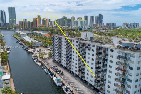 Condo à North Miami Beach, Floride, 2 chambres  № 2057620