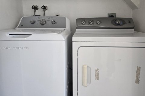 Touwnhouse à louer à Sweetwater, Floride: 3 chambres, 139.35 m2 № 2010985 - photo 2