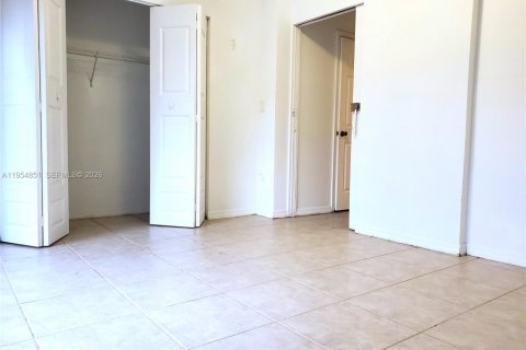 Touwnhouse à louer à Sweetwater, Floride: 3 chambres, 139.35 m2 № 2010985 - photo 7