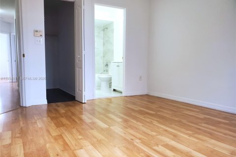 Touwnhouse à louer à Sweetwater, Floride: 3 chambres, 139.35 m2 № 2010985 - photo 13