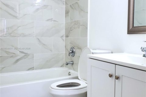 Touwnhouse à louer à Sweetwater, Floride: 3 chambres, 139.35 m2 № 2010985 - photo 14