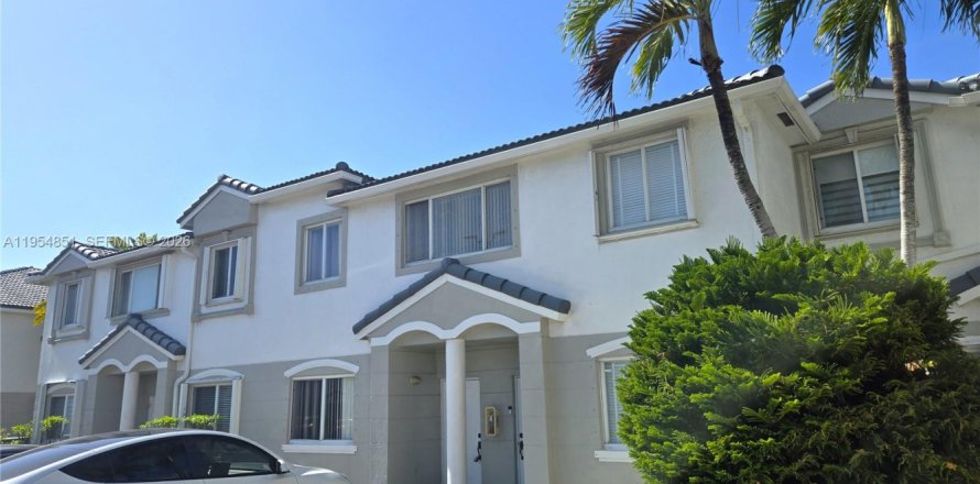 Touwnhouse à Sweetwater, Floride 3 chambres, 139.35 m2 № 2010985