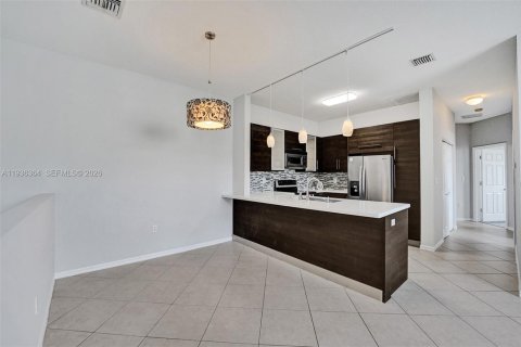 Снять в аренду квартиру в Мирамар, Флорида 2 спальни, 96.25м2, № 1998454 - фото 15