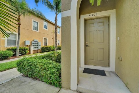 Снять в аренду квартиру в Мирамар, Флорида 2 спальни, 96.25м2, № 1998454 - фото 3