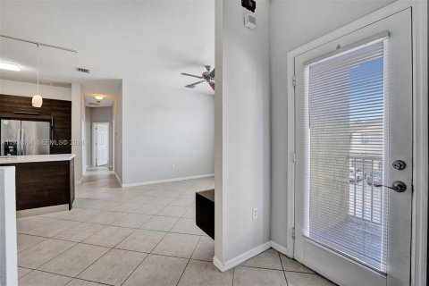 Снять в аренду квартиру в Мирамар, Флорида 2 спальни, 96.25м2, № 1998454 - фото 9