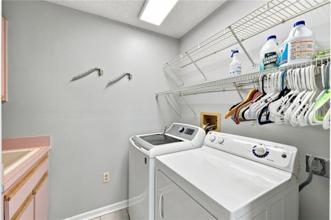Villa ou maison à vendre à Spring Hill, Floride: 2 chambres, 119.19 m2 № 2347324 - photo 12