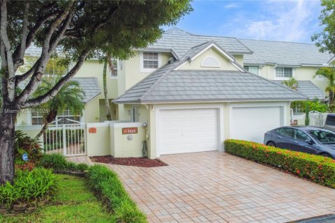 Villa ou maison à vendre à Doral, Floride: 3 chambres, 187.11 m2 № 1941819 - photo 1