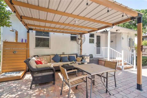 House in Fort Lauderdale, Florida 2 bedrooms, 79.71 sq.m. № 1875351 - photo 17