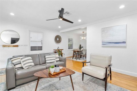House in Fort Lauderdale, Florida 2 bedrooms, 79.71 sq.m. № 1875351 - photo 8