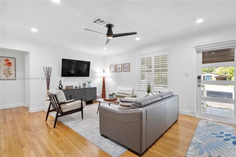 House in Fort Lauderdale, Florida 2 bedrooms, 79.71 sq.m. № 1875351 - photo 3