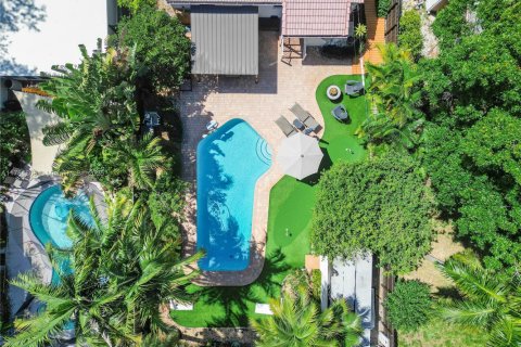House in Fort Lauderdale, Florida 2 bedrooms, 79.71 sq.m. № 1875351 - photo 1
