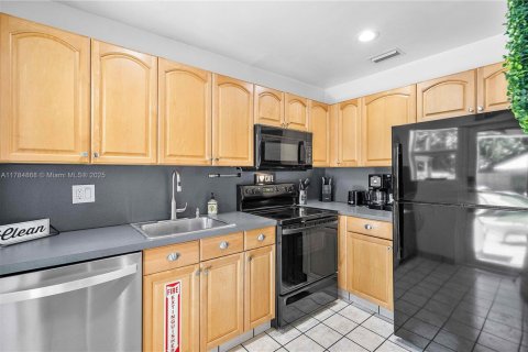 House in Fort Lauderdale, Florida 2 bedrooms, 79.71 sq.m. № 1875351 - photo 5