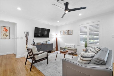 House in Fort Lauderdale, Florida 2 bedrooms, 79.71 sq.m. № 1875351 - photo 7