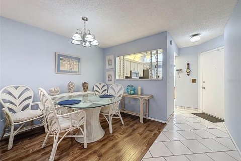 Condominio en venta en Port Richey, Florida, 2 dormitorios, 96.34 m2 № 2118112 - foto 9