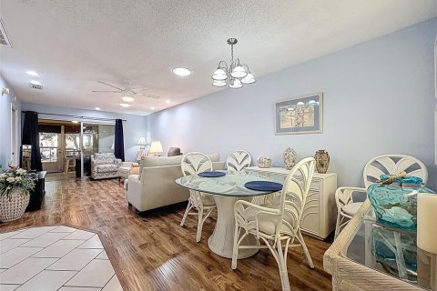 Condominio en venta en Port Richey, Florida, 2 dormitorios, 96.34 m2 № 2118112 - foto 11
