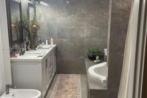 Купить виллу или дом в Майами, Флорида 3 спальни, 226.5м2, № 1756078 - фото 18