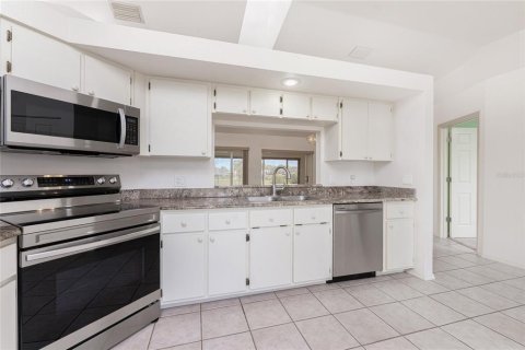 House in Punta Gorda, Florida 3 bedrooms, 141.68 sq.m. № 1685476 - photo 10