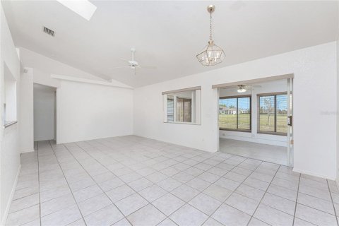 House in Punta Gorda, Florida 3 bedrooms, 141.68 sq.m. № 1685476 - photo 11